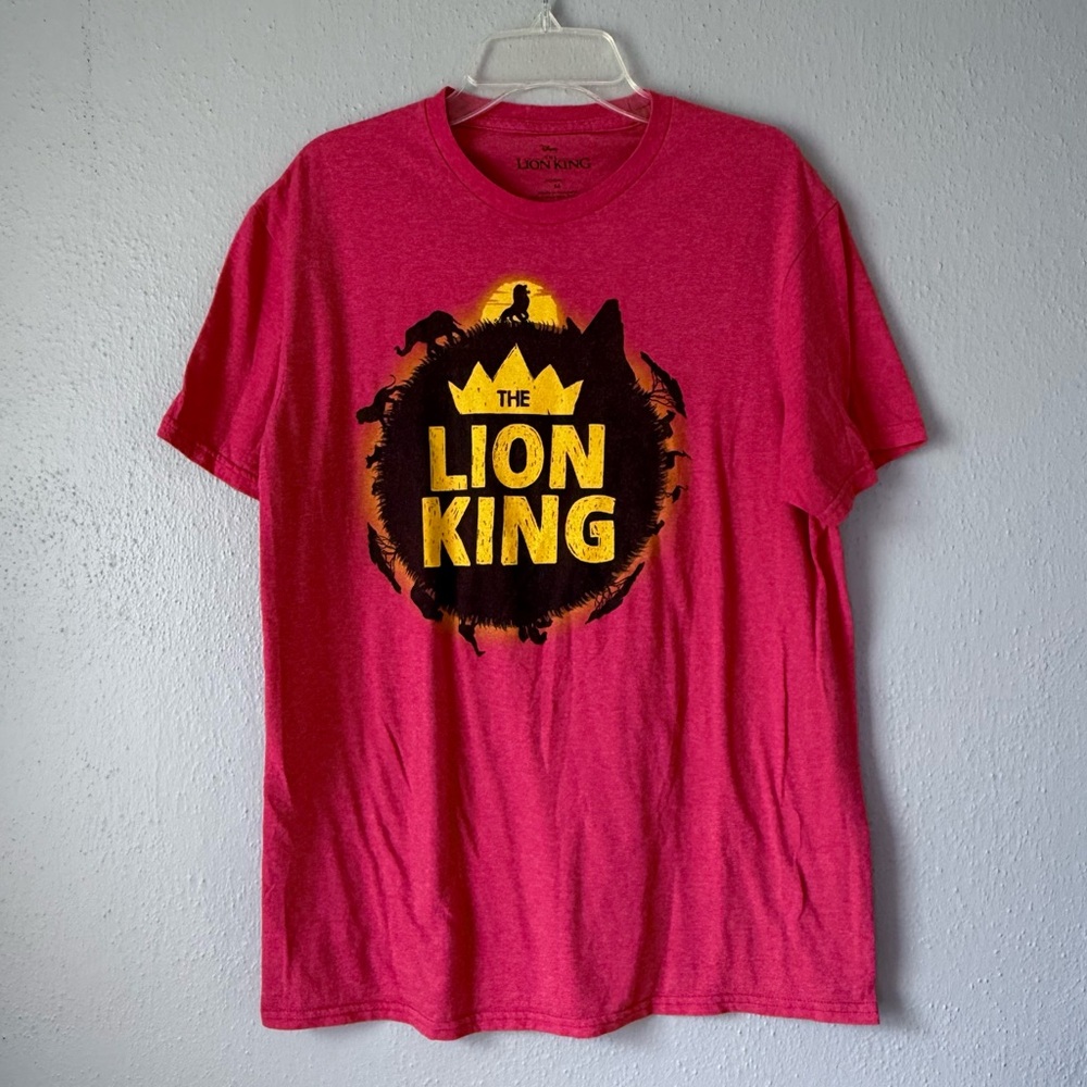 Disney's The Lion King T-Shirt Men's M The World Safari Red Short Sleeve